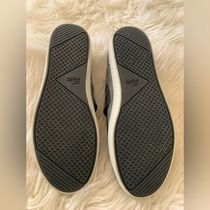 New gray lacoste sneakers without tag never used